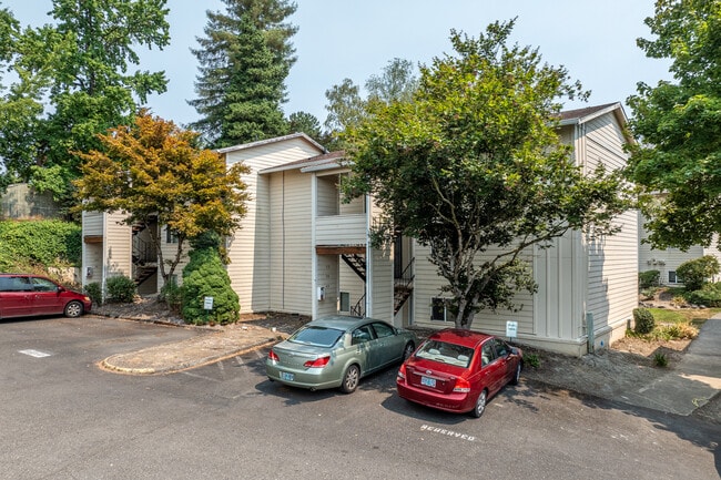 Charbern Apartments in Milwaukie, OR - Building Photo - Building Photo