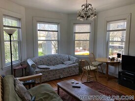 268 Broadway in Cambridge, MA - Building Photo