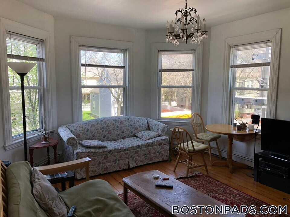 268 Broadway in Cambridge, MA - Foto de edificio