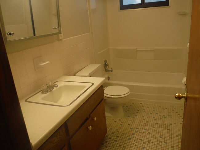 Buron Circle Apartments in South St. Paul, MN - Building Photo - Building Photo