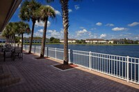 Emerald Lake in Lake Worth, FL - Foto de edificio - Building Photo