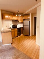 8812 Stone Ave N, Unit 101 in Seattle, WA - Building Photo