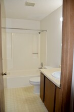 1595 11th Ave, Unit 4 in Newport, MN - Building Photo - Building Photo