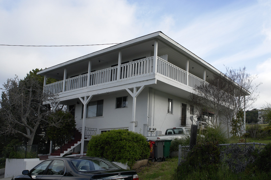 16430 Saratoga St in San Leandro, CA - Building Photo