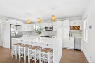 31 Highland Rd in Southampton, NY - Building Photo - Building Photo