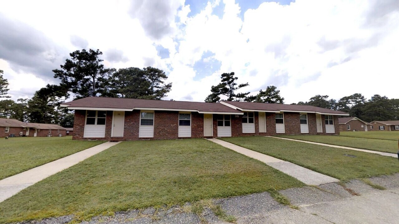 369 Crabapple Cir in Fayetteville, NC - Building Photo