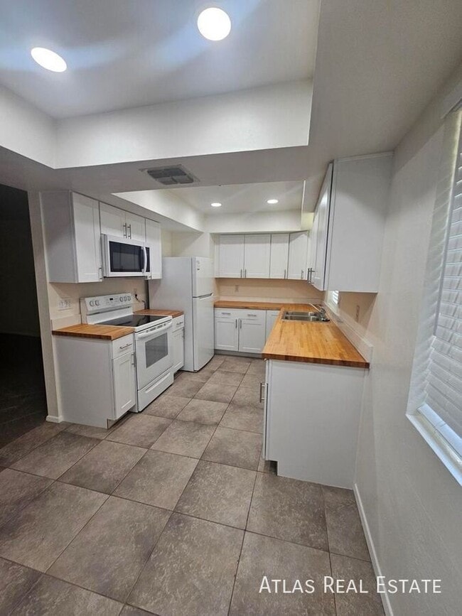 4554 E Paradise Village Pkwy N