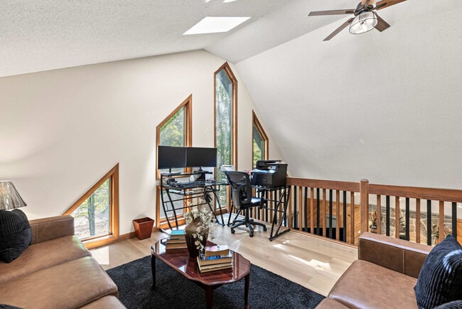 property at 2174 Lakeview Dr E