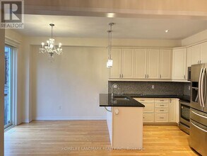 35 Buckle Cres in Aurora, ON - Building Photo - Building Photo