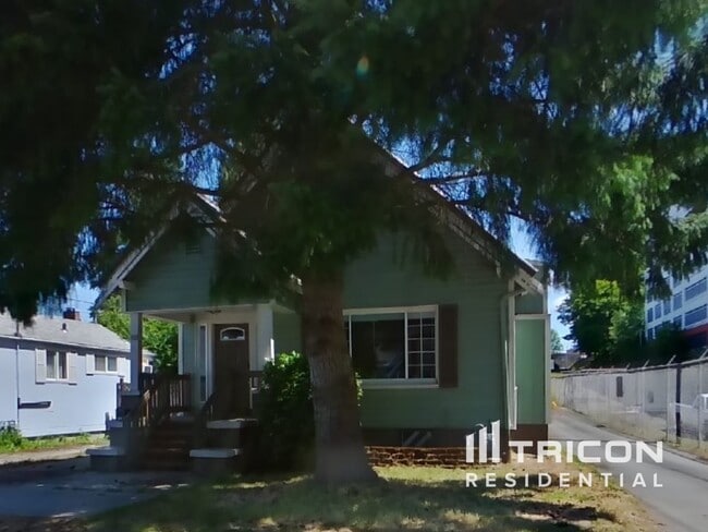 property at 102 Hewitt Ave