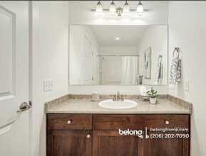 25025 SE Klahanie Blvd in Issaquah, WA - Foto de edificio - Building Photo