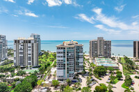 Bay Shore Place in Naples, FL - Foto de edificio - Building Photo