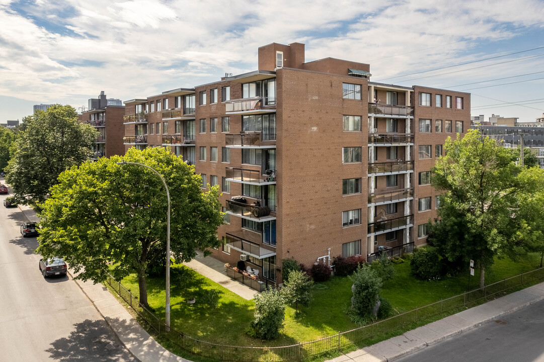 10350 de Bois-de-Boulogne in Montréal, QC - Building Photo