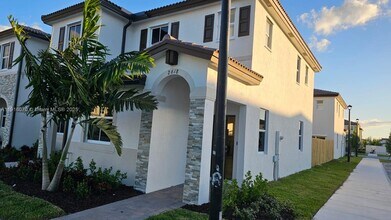 2618 SE 27th Ct in Homestead, FL - Building Photo - Building Photo