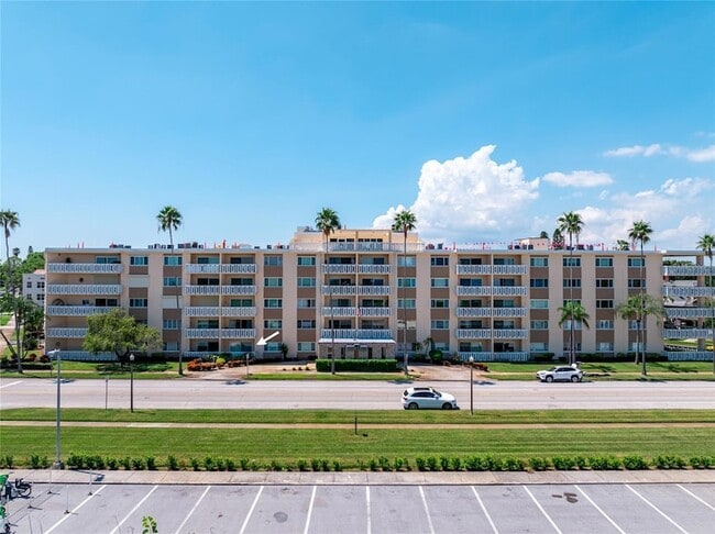 1200 N Shore Dr NE, Unit 105 in St. Petersburg, FL - Building Photo - Building Photo