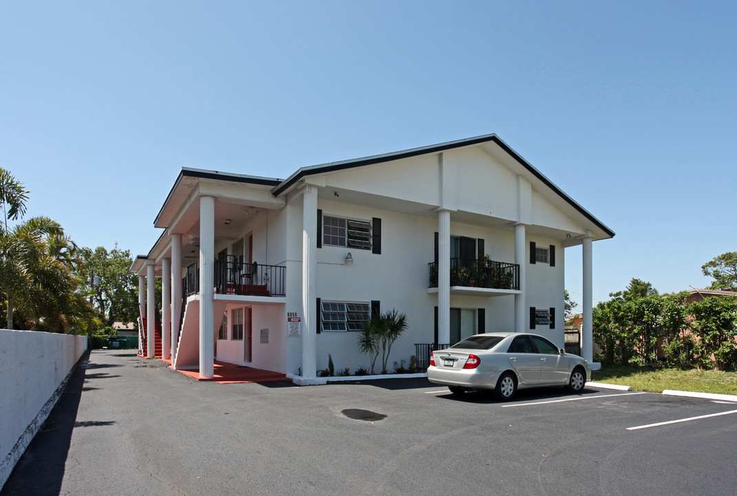 6050 SW 26th St in Miramar, FL - Building Photo