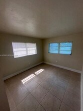 7500 SW 82nd St in Miami, FL - Building Photo - Building Photo