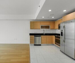 950 Brickell Bay Dr, Unit 3008 in Miami, FL - Foto de edificio - Building Photo