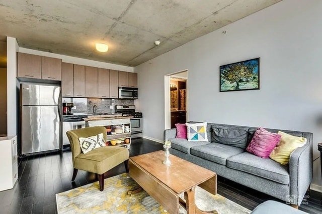 659 W Randolph St, Unit 911 in Chicago, IL - Building Photo - Building Photo