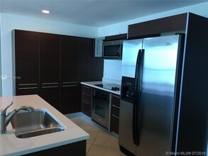 1900 N Bayshore Dr, Unit 1715 in Miami, FL - Foto de edificio - Building Photo
