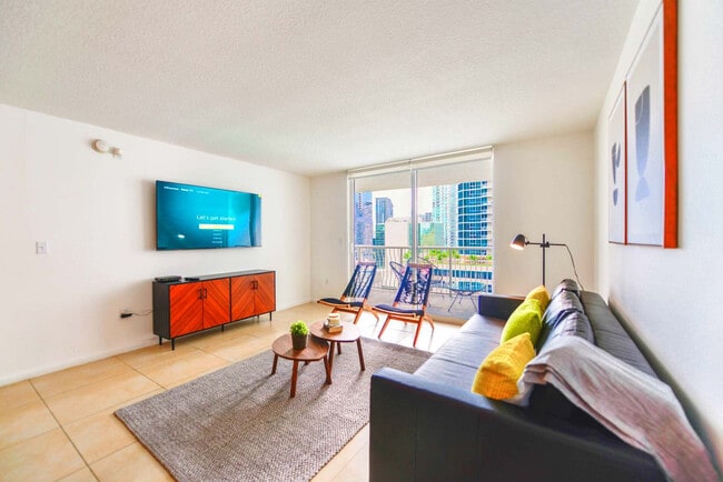 1200 Brickell Bay Dr in Miami, FL - Building Photo - Building Photo