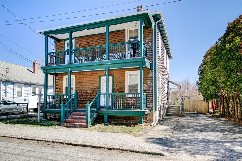 37 Prospect St in Bristol, RI - Building Photo