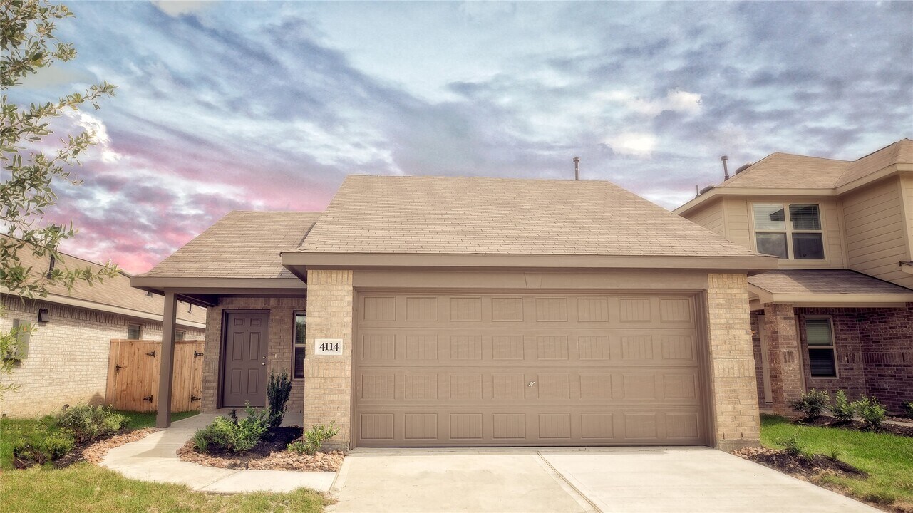 4114 Oakland Vw St in Baytown, TX - Building Photo