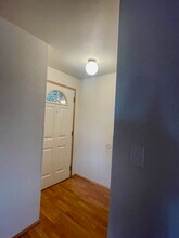 1913 Chestnut St, Unit #B in Everett, WA - Building Photo - Building Photo