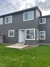 1983 Greatview Dr in Kalispell, MT - Building Photo - Building Photo