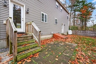 18 Lilac Ln in Kennebunk, ME - Building Photo - Building Photo