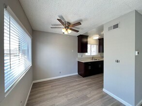 126 Lisa Ln-Unit -#C in Costa Mesa, CA - Building Photo - Building Photo