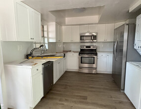 5125 SW 122nd Ter in Cooper City, FL - Building Photo - Building Photo