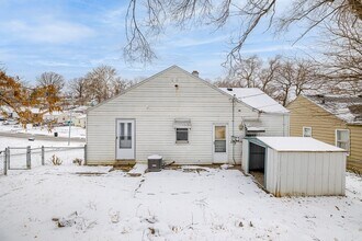 6905 N 33rd St in Omaha, NE - Building Photo - Building Photo