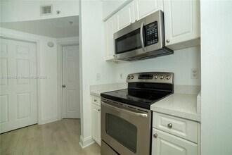 17125 N Bay Rd in Sunny Isles Beach, FL - Building Photo - Building Photo