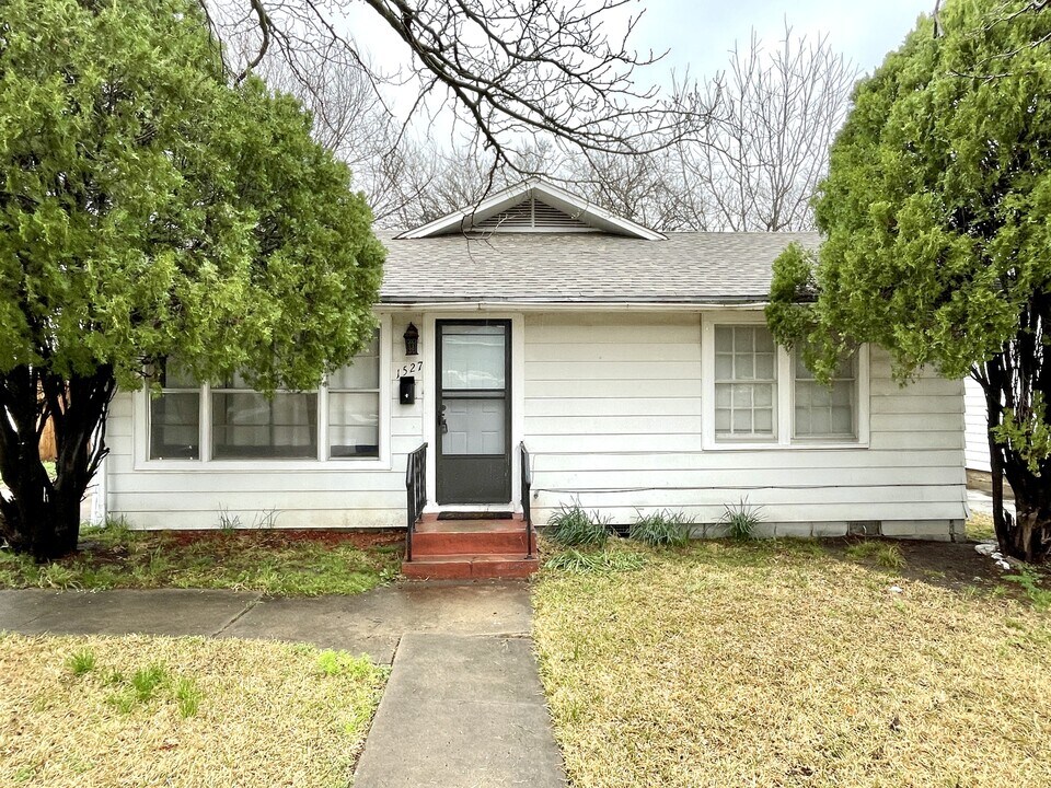 1527 1st Ave SW in Ardmore, OK - Building Photo