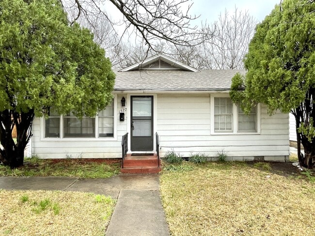 property at 1527 1st Ave SW