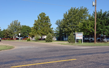 9902 N Canton Ave in Lubbock, TX - Foto de edificio - Building Photo