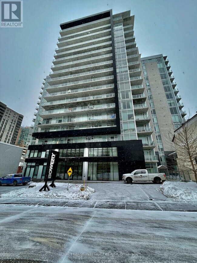 255 Bay St in Ottawa, ON - Building Photo - Building Photo