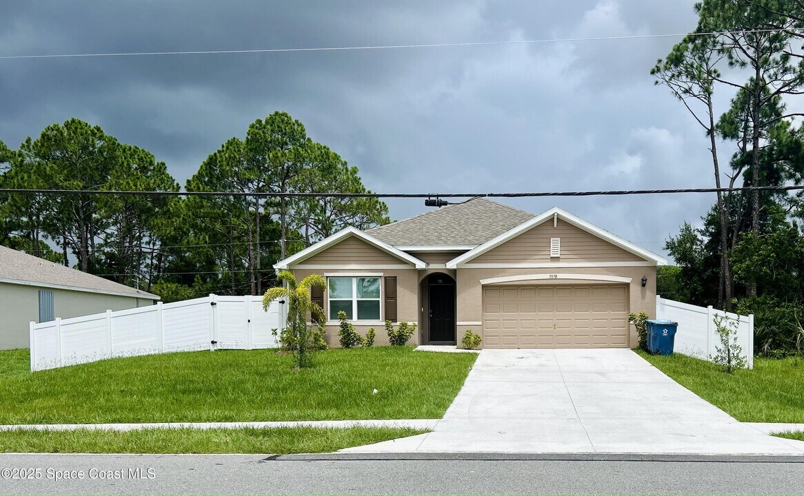 1570 San Filippo Dr SE in Palm Bay, FL - Building Photo