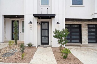 12001 Vista Parke Dr in Austin, TX - Building Photo