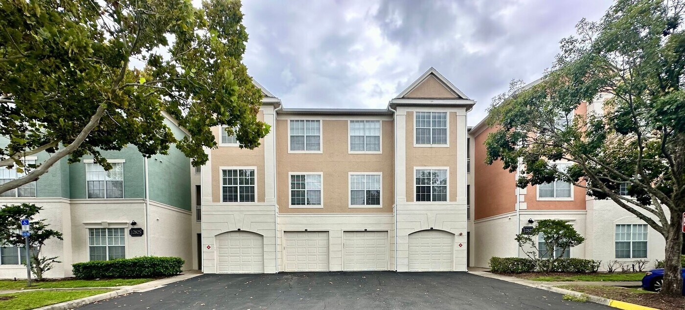 12825 Madison Pointe Cir in Orlando, FL - Building Photo