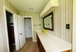 1235 Elaine Dr in Beaumont, TX - Building Photo - Building Photo