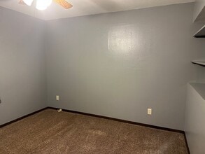 10 Bonneville Dr in Springfield, IL - Building Photo - Building Photo