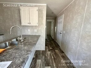 4614 E Old Trail Rd in Columbia City, IN - Foto de edificio - Building Photo