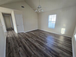 102 Wilson St in Sealy, TX - Building Photo - Building Photo