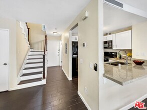 13701 Hubbard St in Los Angeles, CA - Building Photo - Building Photo