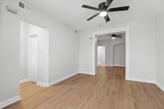 3709 N Troy St, Unit 1 in Chicago, IL - Foto de edificio - Building Photo