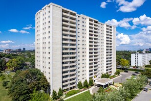 1360 York Mills Rd in Toronto, ON - Building Photo