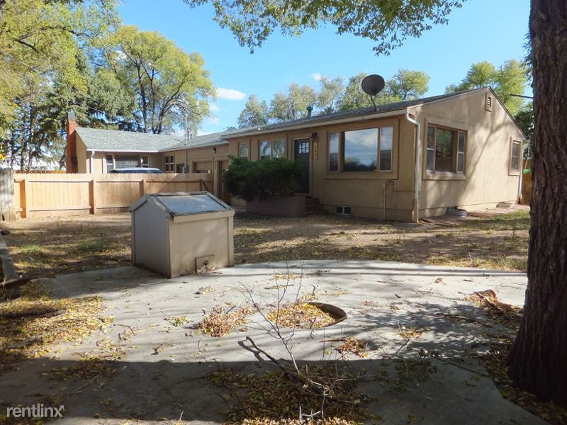 837 Oxford Ln in Colorado Springs, CO - Foto de edificio