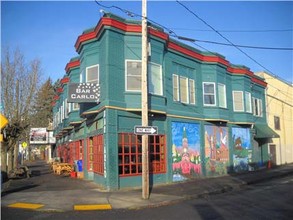 6433 SE Foster Rd in Portland, OR - Building Photo - Building Photo